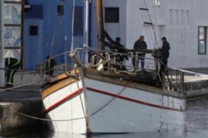 Zadar, 22. travnja 2012. - privatnu brodicu zahvatio je požar koji je gotovo u potpunosti ošteti nadgrađe brodice (Foto: Željko Maršić/PIXELL)